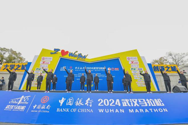 无锡、重庆、武汉马拉松全破Kaiyun 开云体育纪录！何杰再破国家纪录向奥运奔跑！名副其实跑者的节日！(图10)