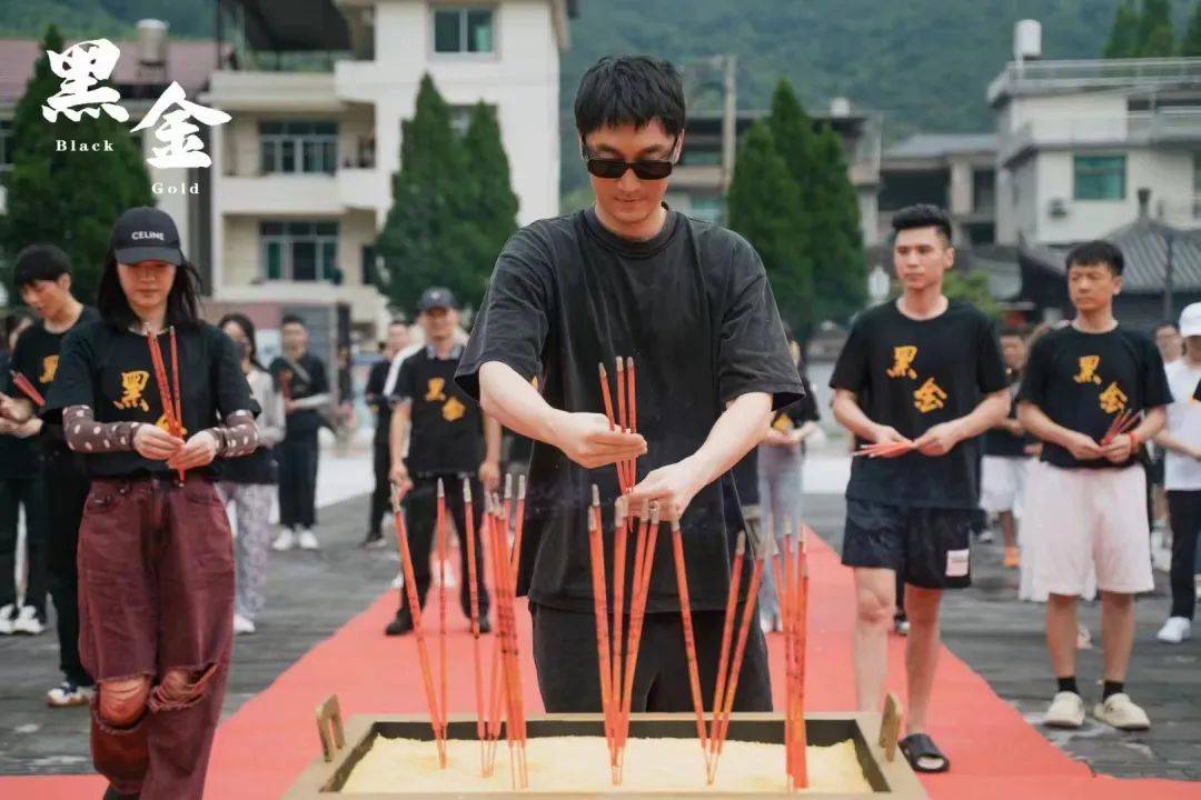 厦门达愉文化传媒有限公司开云APP 开云官网入口：《黑金》带你走进悬疑宇宙(图2)