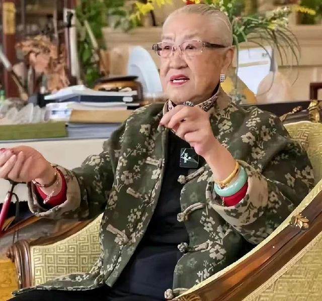 开云体育 Kaiyun.com 官网入口她是原国防部长的长女资产被封后出走美国后来怎么样了？(图6)