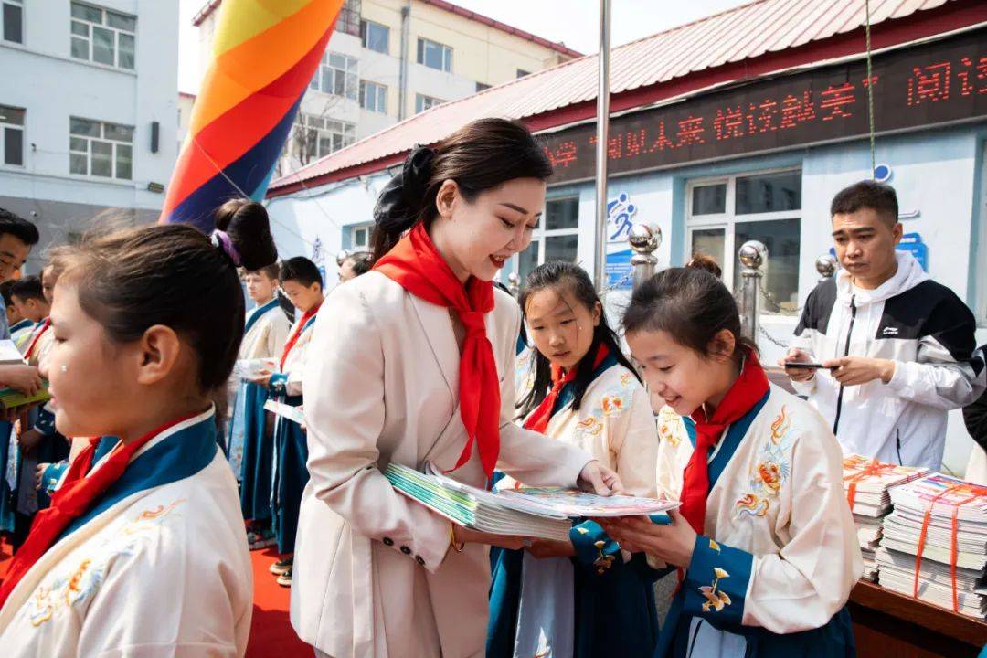 黑龙江报刊传媒集团有限公司“家庭教育阅读实践基地”授牌暨杂志捐赠仪式成功举办Kaiyun 开云体育(图1)